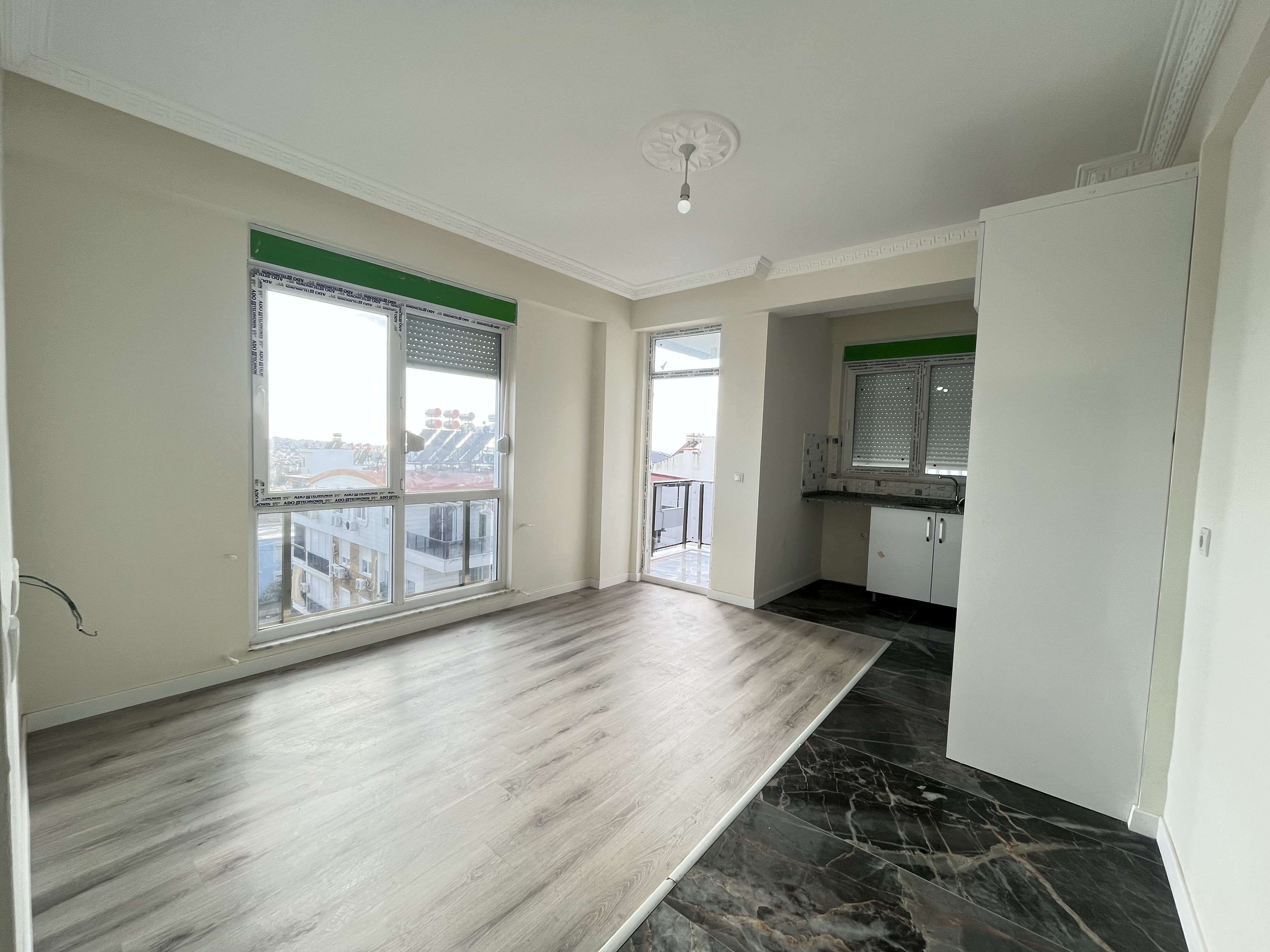 Kütükçüde manzaralı 1+1 sıfır daire 